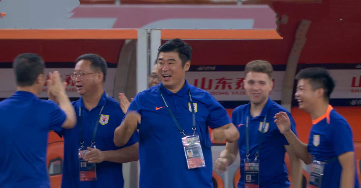 今晨突围战来临，山东男篮围绕中超战术微调，更衣室稳定，赛程密集仍需轮换